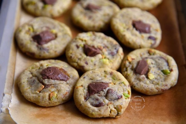 Easy Eggless Chocolate Chunk Cookies