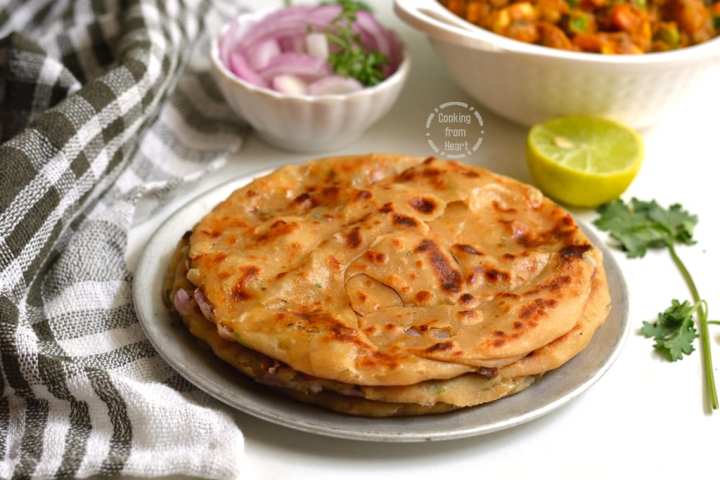 Laccha Cheese Naan 