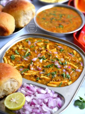 Moong Sprouts Misal Pav