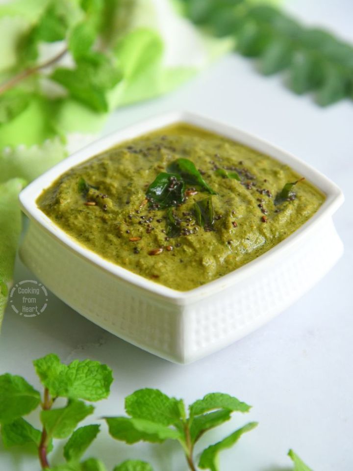 Hotel Style Pudina Chutney Recipe