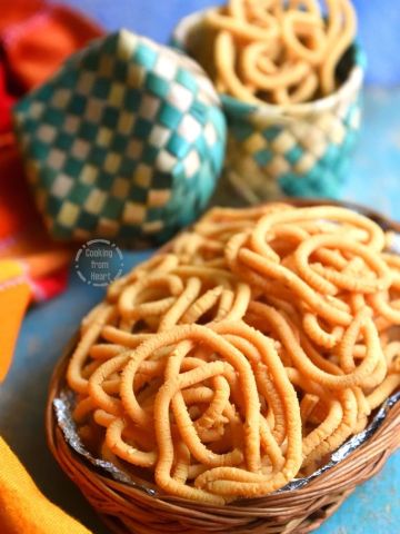 How to make Thengai Paal Murukku Recipe